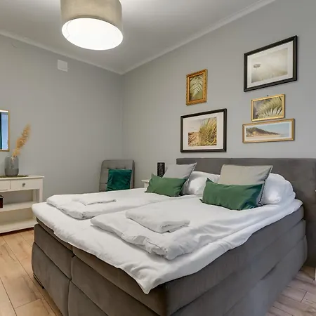 Center By Grand 公寓