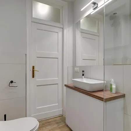 Center By Grand Apartamento