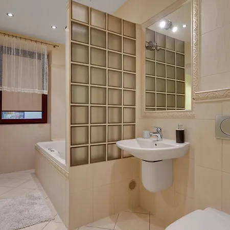 Center By Grand * 格丁尼亚