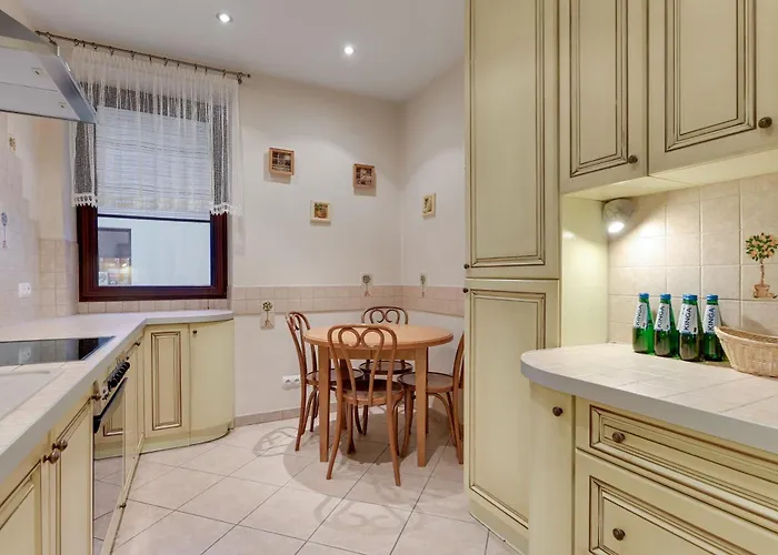 Center By Grand Apartamento